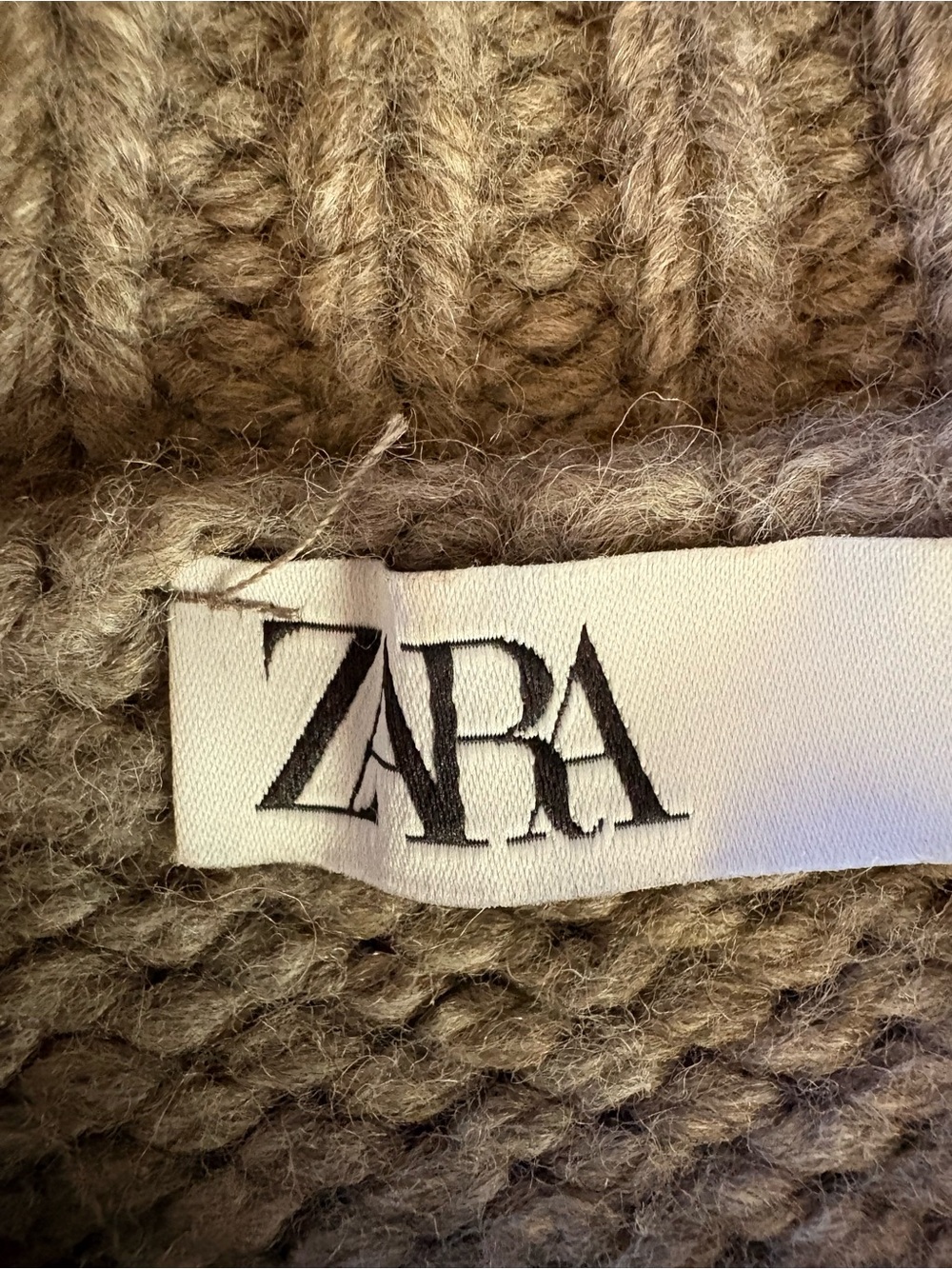Zara Wool Blend Sleeveless Fringe Sweater. Size L - Picture 4 of 8